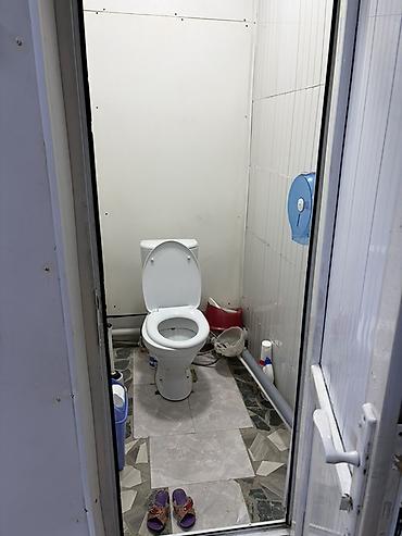 Кыймылсыз мүлк: Сдаётся просторное помещение-студия с отдельным входом. Адрес — 9