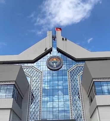 Бийиктиктеги иштер: Өнөр-жай альпинизми, Бийиктиктеги ширетүү иштери, Бийиктиктеги тазалоо иштери 6 жылдан ашык тажрыйба — 2