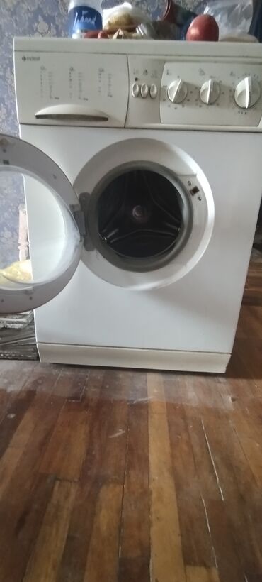 стиральная машина продается: Кир жуучу машина Indesit, Автомат, 5 кг чейин, Толук өлчөм