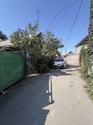 тез арада: 🏡 СРОЧНО ПРОДАЁТСЯ УЧАСТОК С ДОМОМ! 📍 Район: Шлагбаум Предлагаем — 2