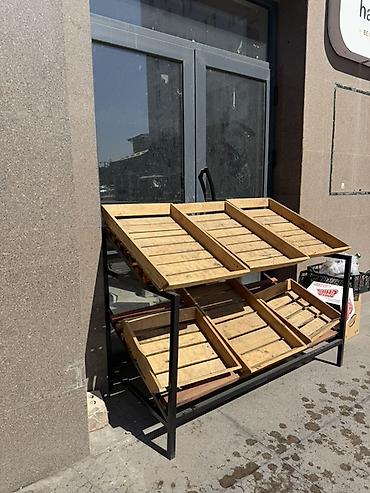 Срочно продаю овощные полки 4 штуки В хорошем состоянии вместе с
