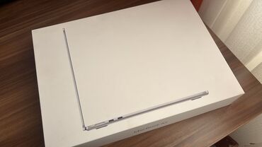 Planşetlər: 13-inch MacBok Air with apple m3 chip Rəng: Gümüş Əsas xüsusiyyətlər