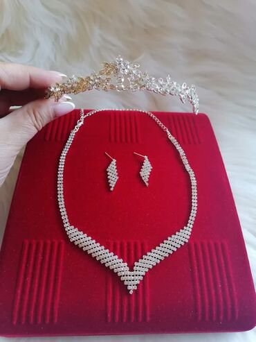 Setovi nakita: Cena 2500 din — 6