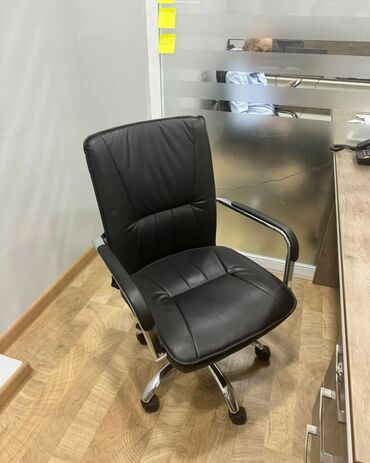 Ofis və oyun kresloları: Yeni, Təkərli, Qolları tənzimlənir, Dəri — 12