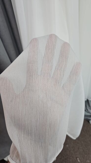 Parçalar: Ağ rəngli, nazik, şəffaf parçadır. Üzərində həndəsi naxışlar var — 7