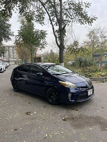 genesis g90: Toyota Prius: 2015 г., 1.8 л, Автомат, Гибрид, Лифтбек — 1