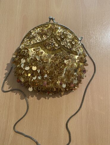 Çantalar: 1.Ziyafet və xususi gunlər üçün nəzərdə tutulmuş əl çantasidir. Temiz — 17