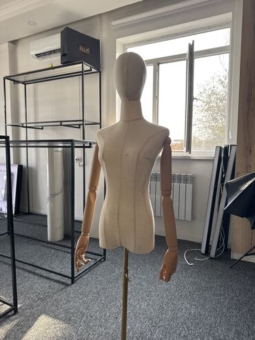 витрины для обуви: Манекен за даром🔥
Заказывала с Китая за 8000 сом.
Отдаю за 4000 сом