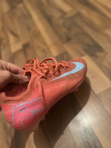 Qoruyucu plyonka və şüşələr: Butslar Nike