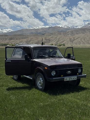 Унаа сатуу: ВАЗ (ЛАДА) 4x4 Niva: 2007 г., 1.7 л, Кол менен иштөөчү, Бензин, Жол тандабас — 5