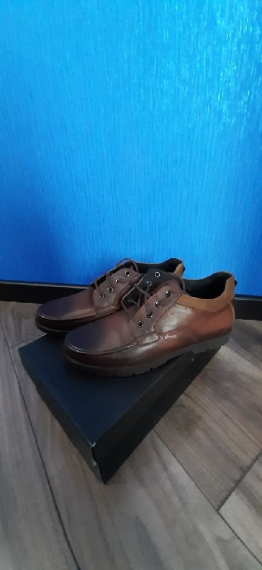 мужская обувь 39 размер: Коричневые новые туфли, носили пару раз, 39 размер, кожаные, брал за