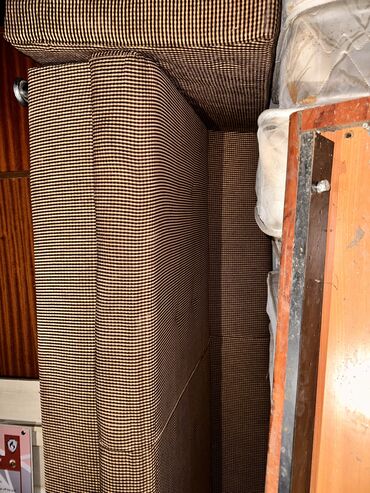 реставрация дивана после кошки: Түз диван, Колдонулган