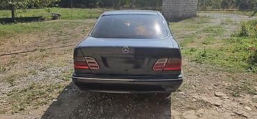 mersedes 111: Mercedes-Benz E 220: 2.2 l | 1999 il Sedan — 3