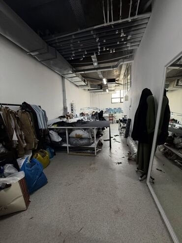 Салоны красоты: Продаю Барбершоп 210 м², 4 комнаты, С ремонтом, Без оборудования, Многоэтажное жилое здание, 1 линия — 8