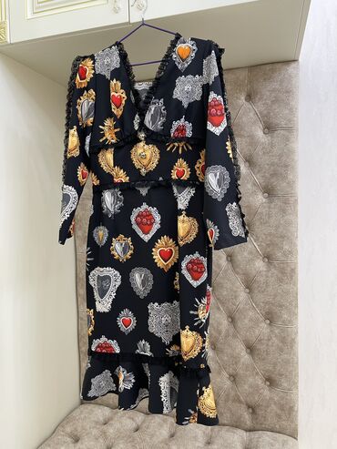 zhenskie rubashki i bluzki s printom: Вечернее платье