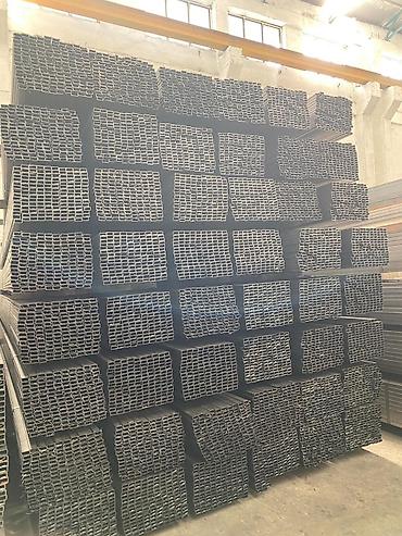 Metal məhsulları: Qara rəngdə, kvadrat formalı metal profillər. Tikinti və konstruksiya — 8