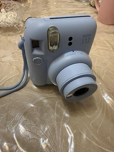 mini kalonka: Fujifilm Instax Mini 12 – mavi rəngdə ani fotoaparat Xüsusiyyətlər: - — 1