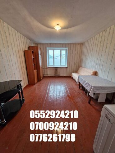 дома в канте: 1 бөлмө, 20 кв. м, Жатакана жана мейманкана түрүндө, 3 кабат, Эски ремонт
