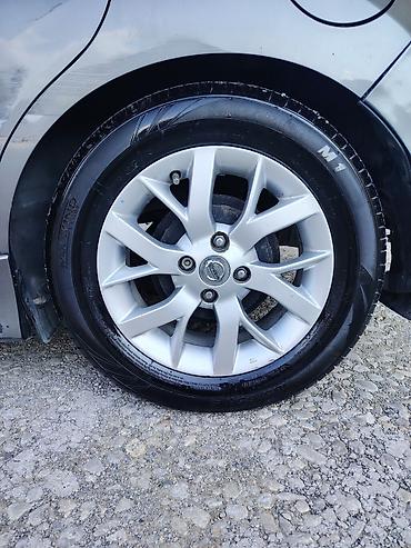 Nissan: Nissan Note Medalist (JDM), boz rəng, hatchback gövdə. Texniki — 19