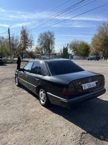 продаю связи с переездом: Mercedes-Benz E-Class: 1993 г., 2.2 л, Автомат, Бензин, Седан
