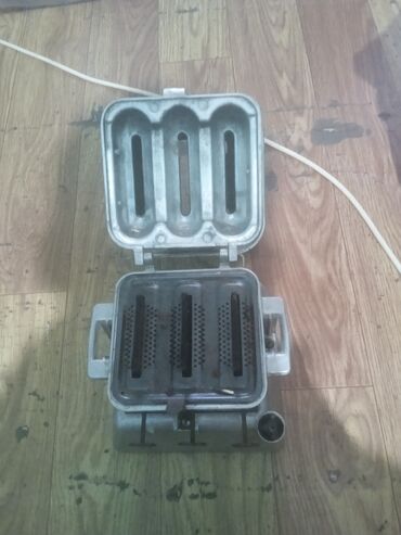 Plitələr və bişirmə panelləri: Alüminium korpuslu elektrikli vafli/sandviç aparatı - 3 bölməli