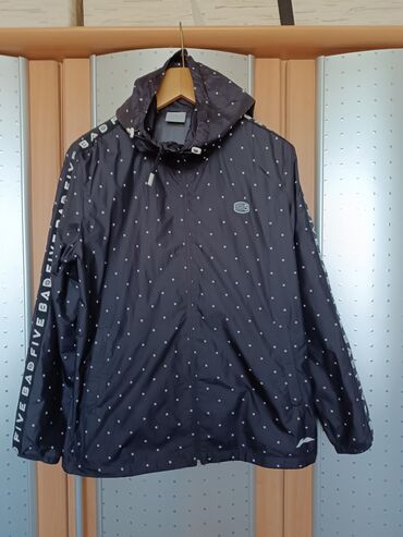 весенняя куртка размер м: Куртка S (EU 36), M (EU 38), цвет - Черный