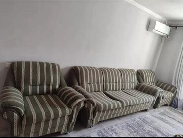 продадим диван: Гарнитур для зала, Кресло, Диван, цвет - Зеленый, Б/у