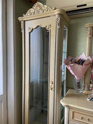 Şüşəli dolab vitrini, İşlənmiş, Ünvandan götürmə