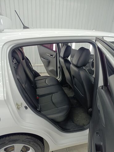 Chevrolet: Chevrolet Spark: 2017 г., 1 л, Вариатор, Бензин, Хэтчбэк — 14