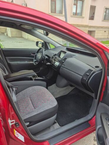 Toyota: Toyota Prius: 1.5 l | 2007 il Sedan — 2