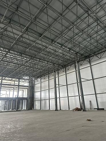 помещение для склада: 2500 м², С высокими потолками — 4