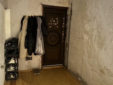 Uzunmüddətli kirayə mənzillər: Təcili satılır !!! 9mərtəbəli binanın 1ci mərtəbəsi. Ev köhnə — 13