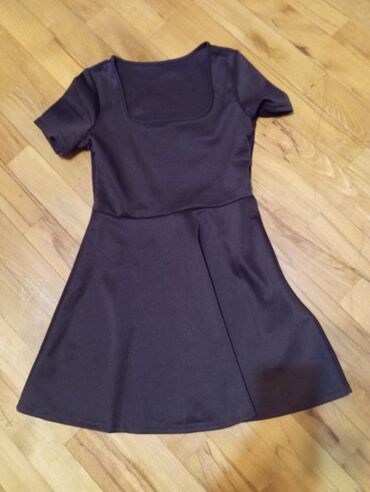 Dəstlər, kostyumlar: Qadın geyimləri dəsti – 3 ədəd 1) Qırmızı qısa don: - Klassik düz — 14