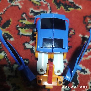 Игрушки: Игрушка-трансформер, способная менять форму из автомобиля в робота — 14