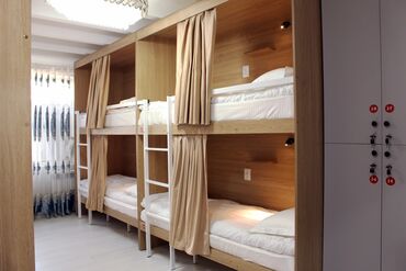 Отели и хостелы: Капсульные кровати в общем номере - Отдельные спальные капсулы из — 1