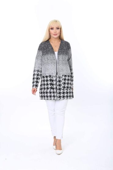 Kaputi: Kardigani Xl do 4xl
3200 — 3