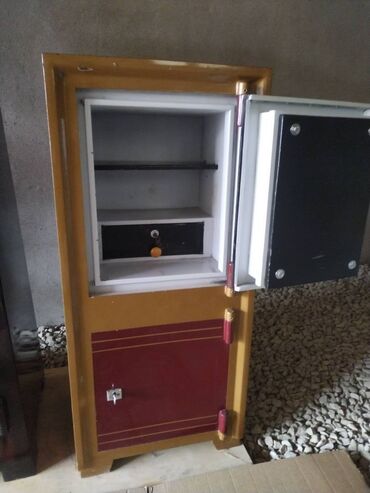 Seyflər: Seyf Türk zavod. Geniş ölçüdə. Yanmayam oda davamlı. 600-700 dərəcə — 7