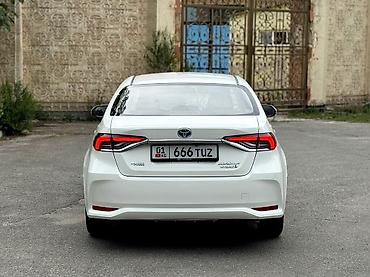 Продажа авто: Toyota Corolla: 2021 г., 1.8 л, Гибрид, Седан — 3