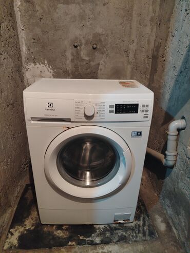 ət masini: Paltaryuyan maşın Electrolux, 6 kq, Avtomat, Qurutmasız