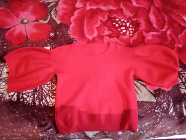 детский свитер с оленями: Женский свитер S (EU 36), M (EU 38), L (EU 40), цвет - Красный