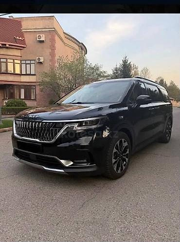 машина на: Kia Carnival: 2021 г., Минивэн — 2