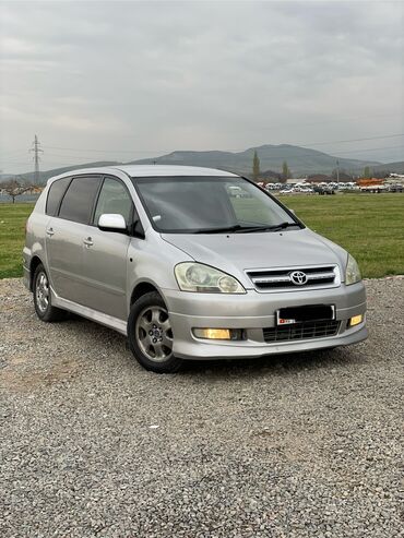 Toyota: Toyota Ipsum: 2002 г., 2.4 л, Автомат, Газ, Минивэн