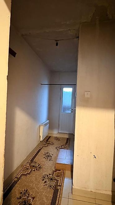 col qapi: Ev normal vezıyyetdedir 4 otaqlıdır,kombi var,metbex mebel qiymete — 5