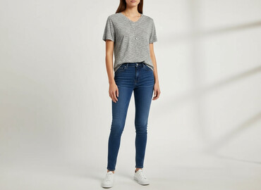 eleganckie białe t shirty: C&A, Women`s T-shirt, size M