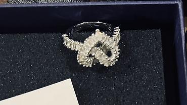 Личные вещи: В комплекте: Браслет, Колье, Кольцо, Swarovski — 3