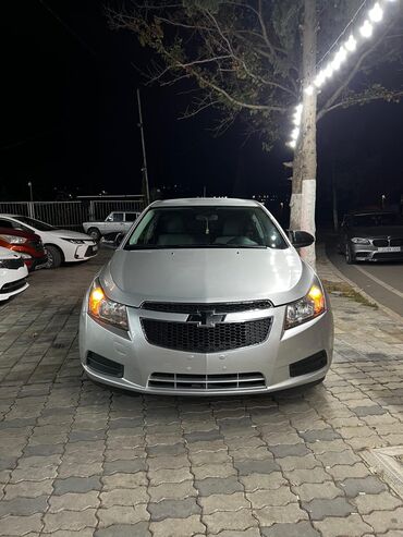 Chevrolet: Chevrolet Cruze: 1.4 l | 2014 il 20086 km Sedan — 1