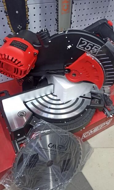 торцово усовочная пила: Торцовочная пила СМЕРЧ с диском 255 мм - Тип: торцовочная/усовочная