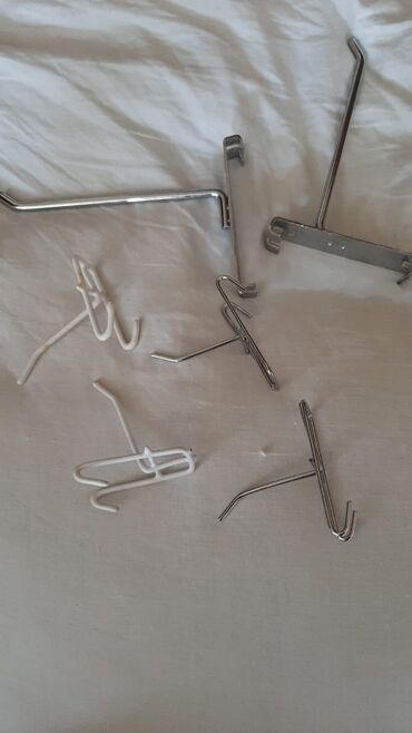 Vitrin üçün aksesuarlar: Məhsul: Mağaza vitrin sistemi üçün perforasiyalı relslər və asqı — 11