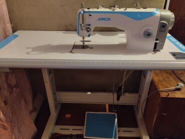 швейный аверлок: Швейная машина Jack, Полуавтомат