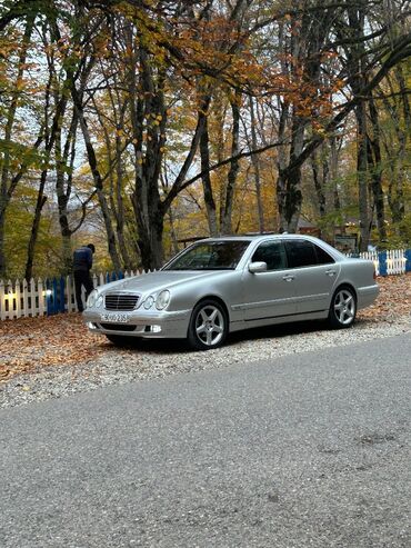 Mercedes-Benz: Mercedes-Benz E 320: 3.2 l | 2000 il Sedan — 9
